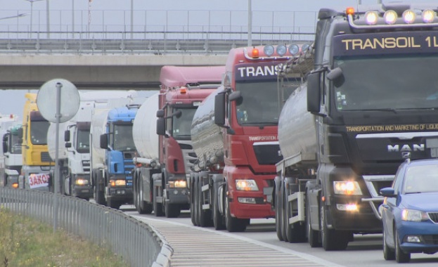 Втори ден търговците на горива от малки бензиностанции протестират В