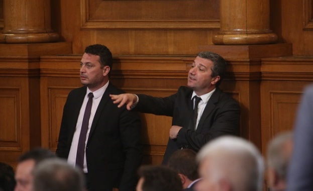 Драгомир Стойнев Това че управляващите не могат да осигурят работата