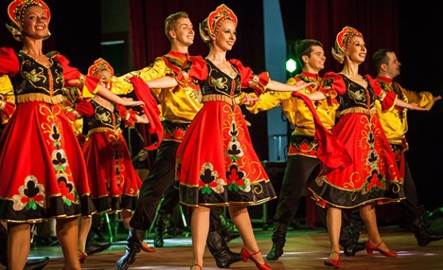 Световноизвестният руски ансамбъл Александров със 120 музиканти, певци и танцьори