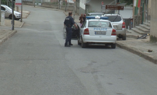 14 годишното момиче ударено от патрулка в Дряново все още е