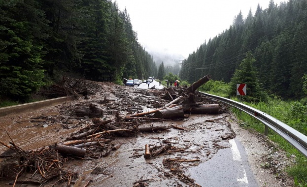 Ограничено е движението по пътя II 86 Чепеларе Проглед поради
