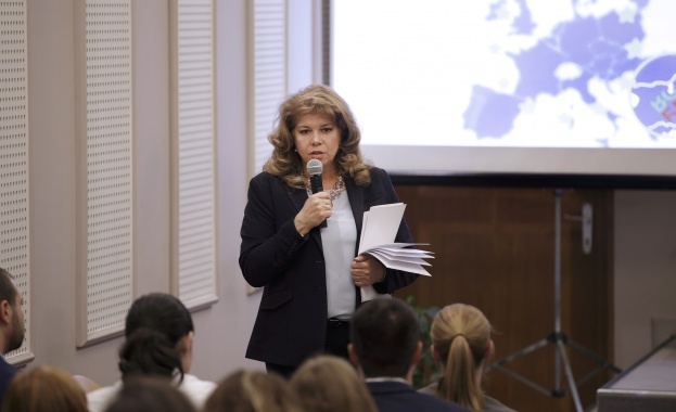 Илияна Йотова бе домакин на Студентска лаборатория Шестте месеца начело