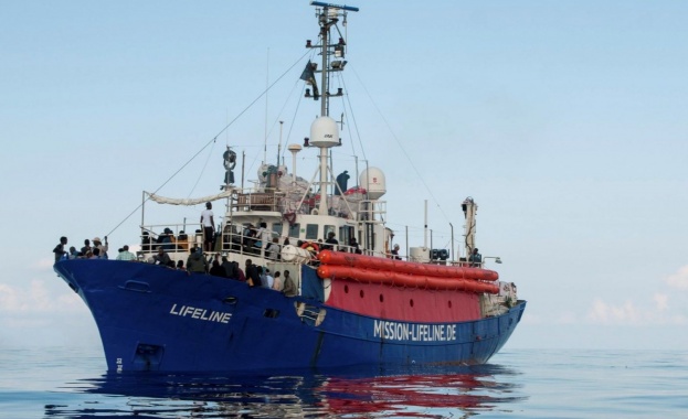 Хуманитарният кораб Лайфлайн влезе в пристанището на малтийската столица Валета.