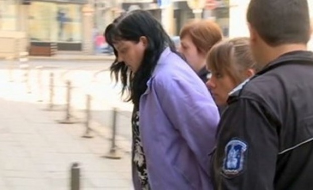 Момиченцето Никол което бе зверски пребито от акушерката Емилия Ковачева