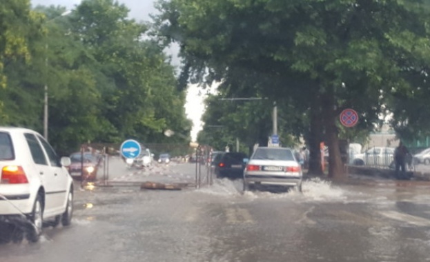 Оранжев код и опасно време ще видим в почти цяла