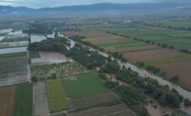 Неспокойна нощ след преливането на река Чая в Садово и