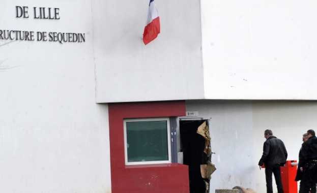 Зрелищно бягство от затвор в Париж където 46 годишен мъж избяга