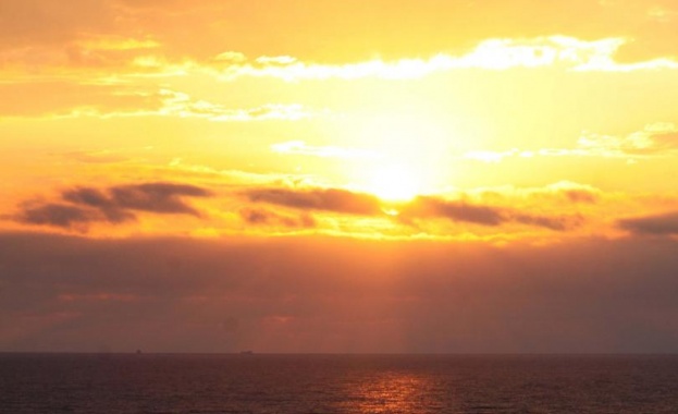 Хиляди българи посрещнаха първите лъчи на юлското слънце на морския