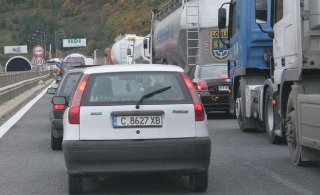 Един човек е пострадал при катастрофа на АМ Хемус преди