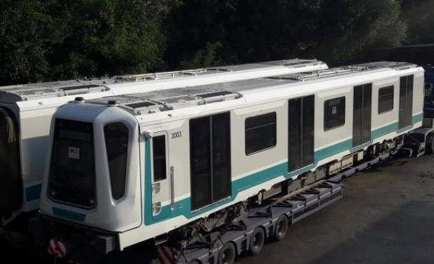 Първият от 20-те влака Siemens-Newag за третата линия на столичното