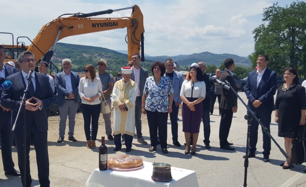 Стартира рехабилитацията на 32 км от второкласния път II 59 Момчилград