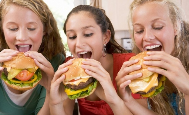 Употребата на продукти съдържащи едновременно и мазнини и въглехидрати извежда