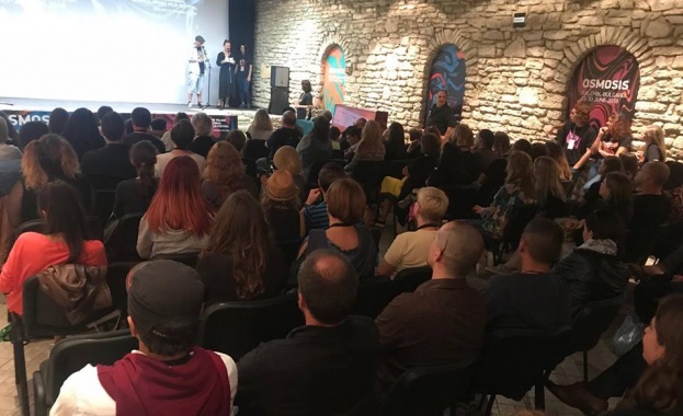 След седем дни изпълнени със 154 късометражни филма от цял