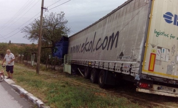 Шофьор на тир е загинал при катастрофа на главен път