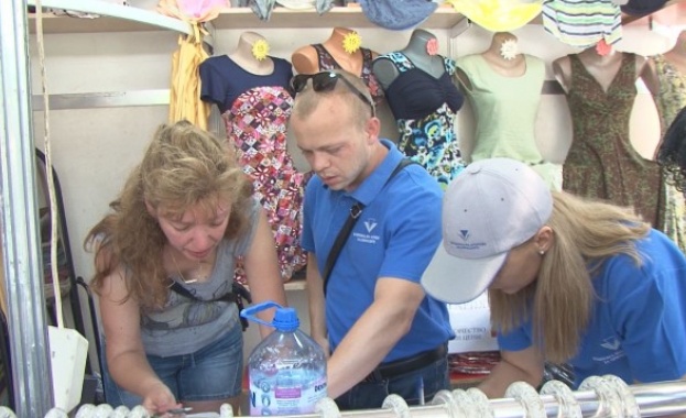 Данъчни инспектори под прикритие атакуваха базар за български стоки в