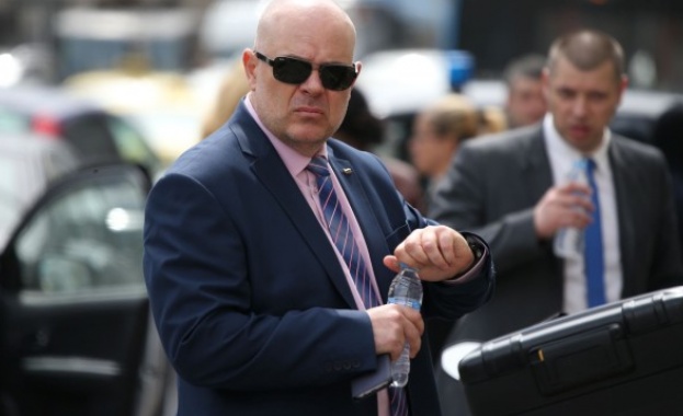 Eдинодушно деветимата присъстващи на заседанието на прокурорската колегия членове на