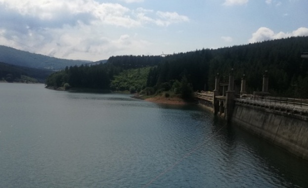 Започна контролирано изпускане на пернишкия язовир Студена съобщи управителят на