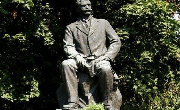 На 09 юли 2018 г от 11 00 часа пред паметника