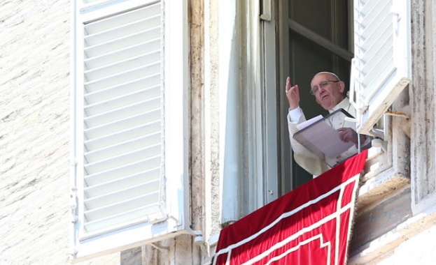 Папа Франциск призова правителствата да изпълнят ангажиментите си да ограничат