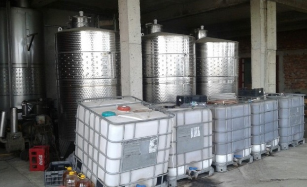 Огромно количество безакцизен алкохол и цигари откриха старозагорските полицаи при