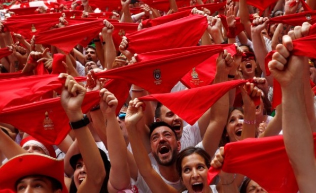 С традиционни фойерверки започна фестивалът Сан Фермин в Памплона Испания