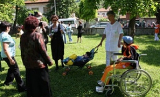 Хора с увреждания от цялата страна се събират в Перник