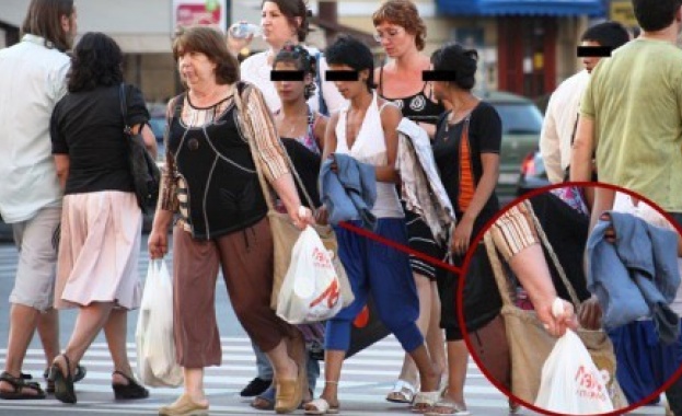 Туристическите агенции предупреждават да не носят пари в брой докато