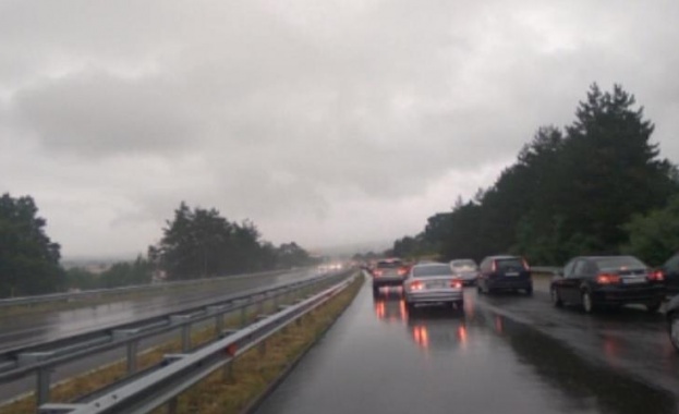 Причината за ограничаването е преливане на микроязовир при км 37