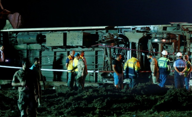 Свличане на почвата пад релсите е причинило катастрофата на пътническия