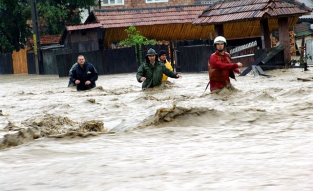 Валежите през изминалото денонощие създадоха проблеми и в съседна Румъния