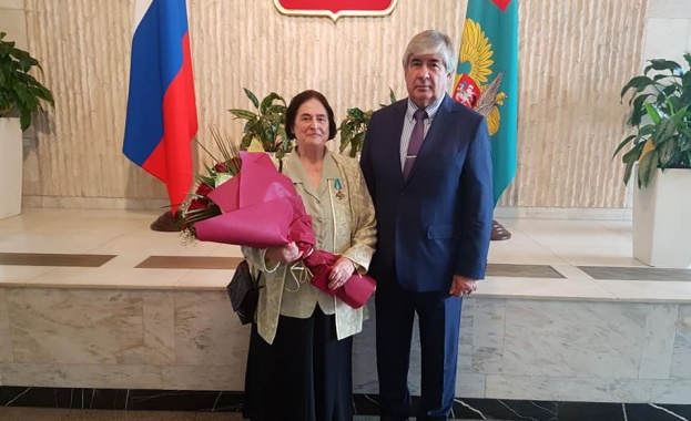 Посланикът на русия в България Анатолий Макаров връчи медала на