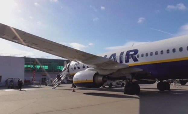 Ирландската нискотарифна авиокомпания Райънеър анулира близо една трета планираните за