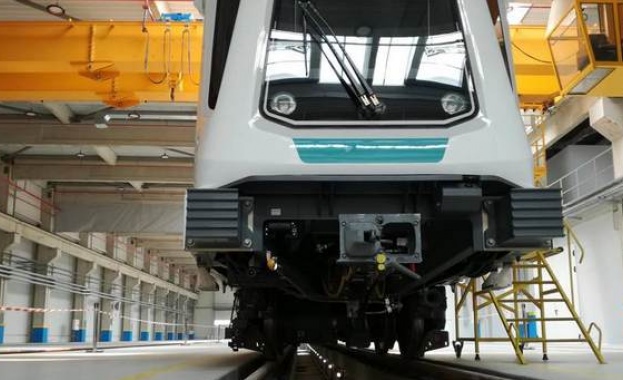 Първият от 20 те влака които ще се движат по третата