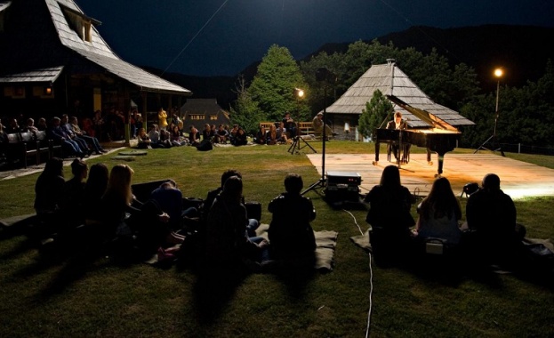 Шестият фестивал на руската музика laquo Большой raquo организиран от знаменития режисьор