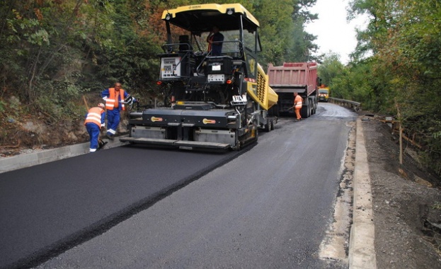 Ремонтните работи по пътя от Горна Оряховица до Арбанаси вървят
