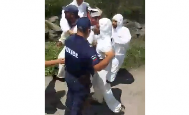 Роми беснеят в селото Шарково защото не са им