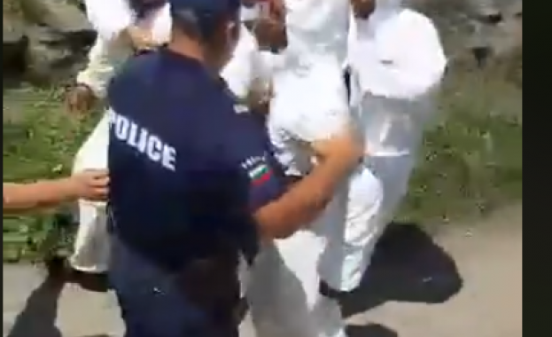 Роми беснеят в селото Шарково защото не са им