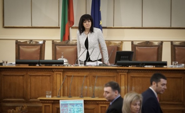 Председателят на парламента Цвета Караянчева свиква извънредно заседание на Председателския