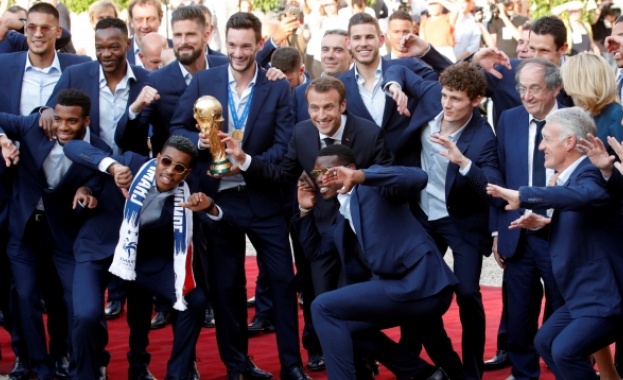 Президентът на Франция Еманюел Макрон и съпругата му Брижит организираха