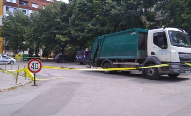 Шофьор на камион за боклуци блъсна възрастна жена във варненския