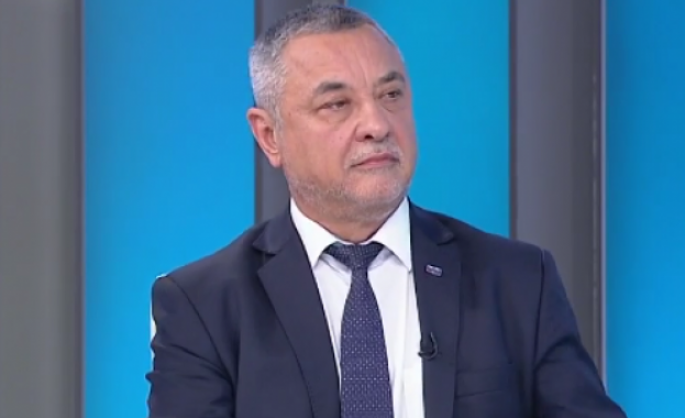 Защо журналисти динковци и всякаква паплач и гмеж се въртят