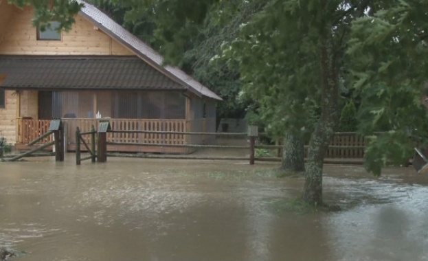 Необичайно лошо време в разгара на лятото в Полша Проливни