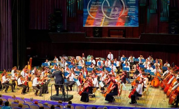 Тазгодишното издание на Празниците на изкуствата Аполония се отличава с