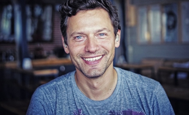 Все по често родните звезди разчупват стереотипа и се появяват с