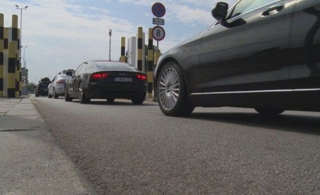 Интензивен трафик и задръствания на Капитан Андреево в посока Турция