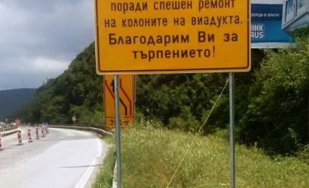 Изпълнени са около 50 от ремонта на носещите колони на