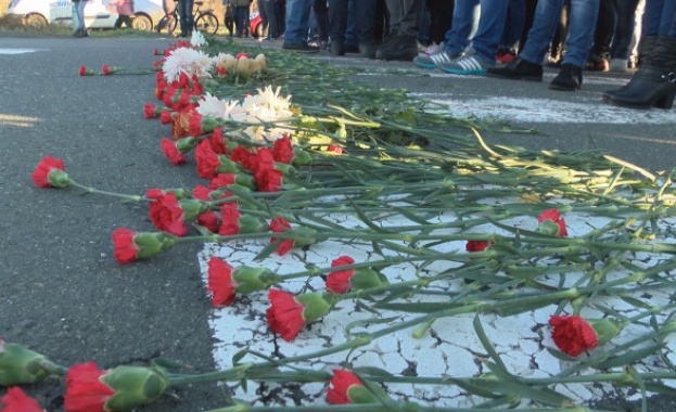 Започва монтирането на дългоочаквания надлез на пътя при черноморското село