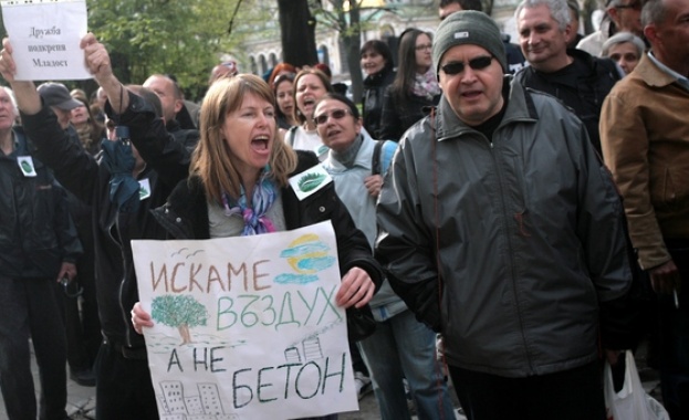 На трети протест срещу застрояването на парк в столичния район