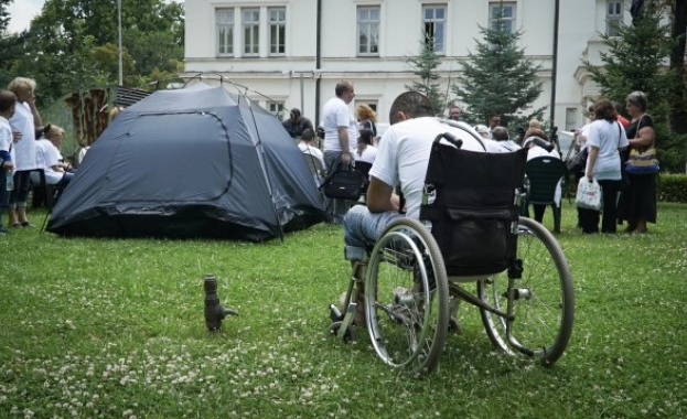 Майките на деца с увреждания се опасяват че новият палатков