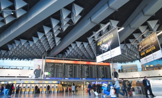 Стотици полети бяха отменени днес заради стачка на пилотите от